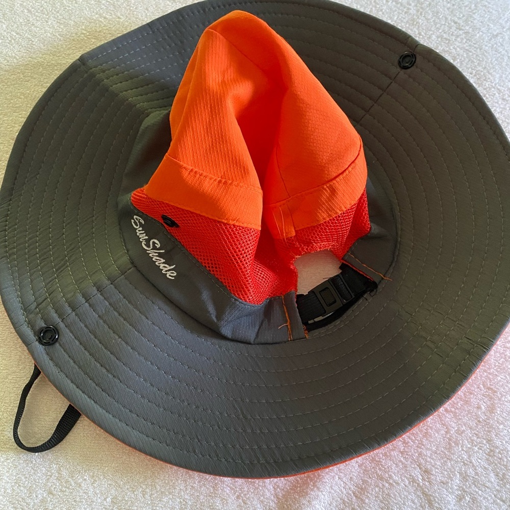 NWOT Sun Shade hat with ponytail hole